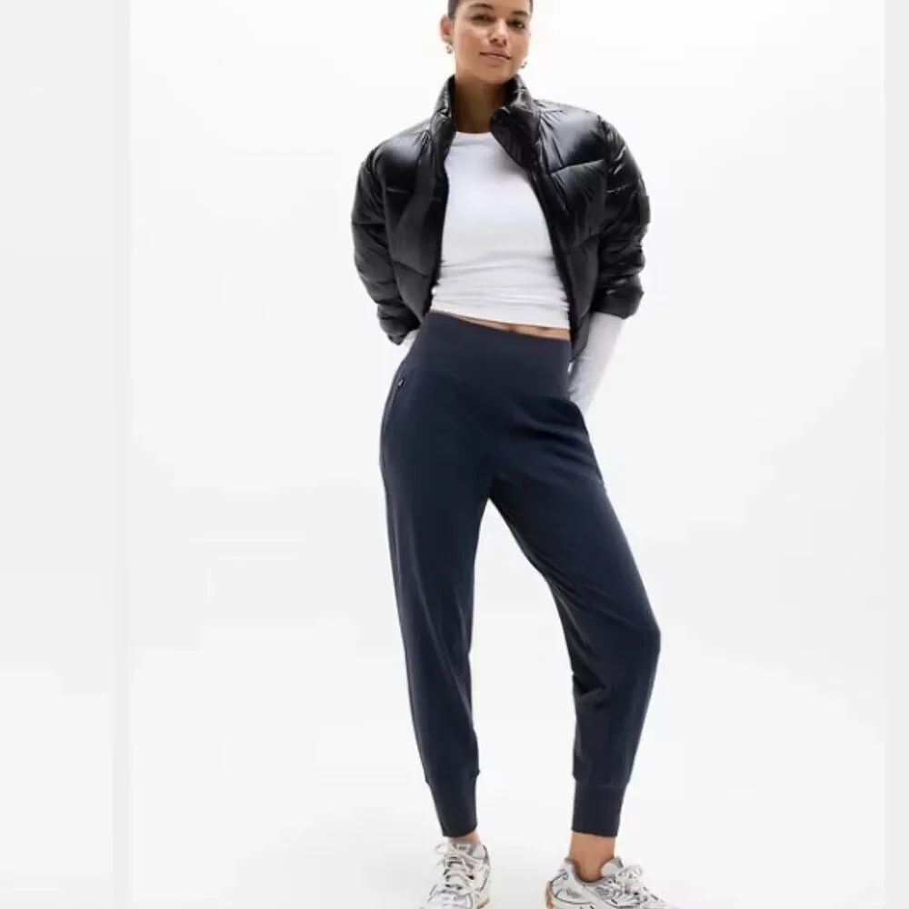 NWOT Athleta Venice High Rise Jogger Pants Navy in Size XXS